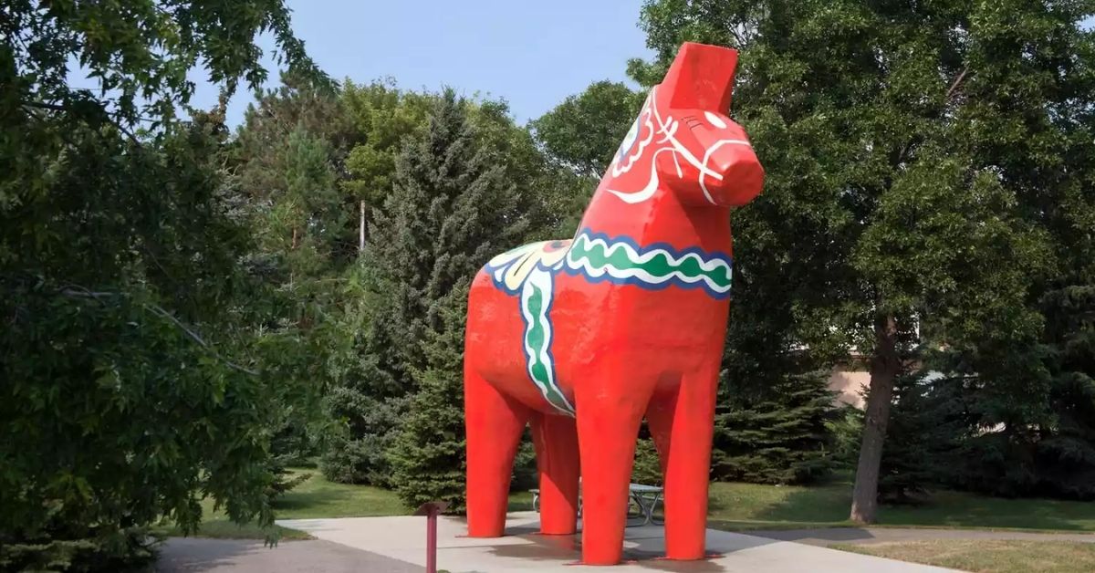 A large 30 feet tall Dala dawla horse