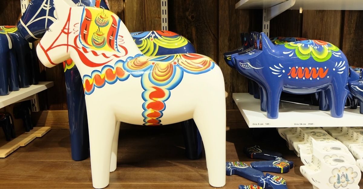 white and blue dala horse