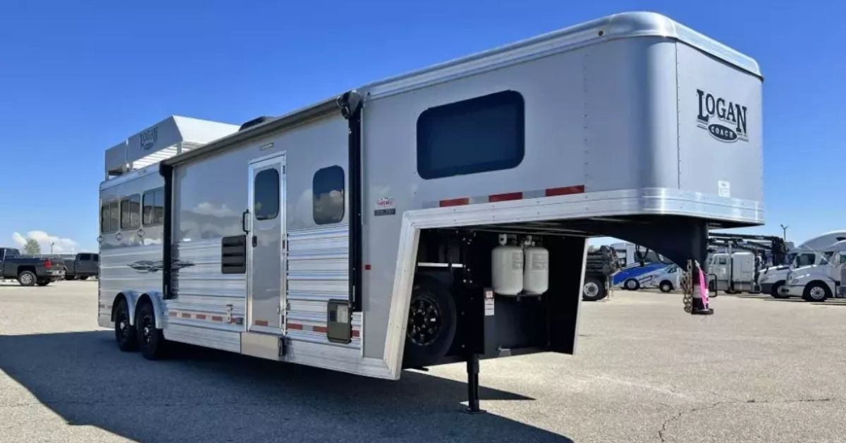 Horse Trailers With Living Quarters